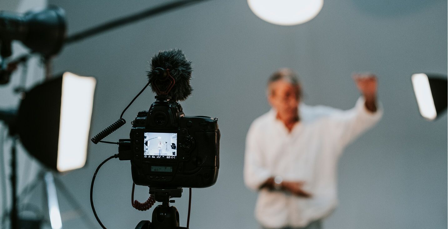 Produção audiovisual e transmissão de conteúdo